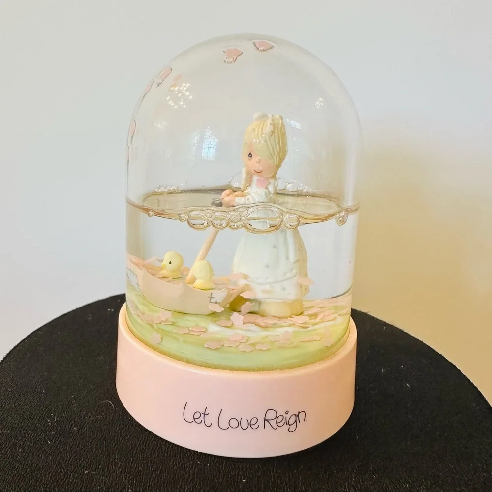 Precious Moments Let Love Reign Water Globe with Girl and Ducks 1985